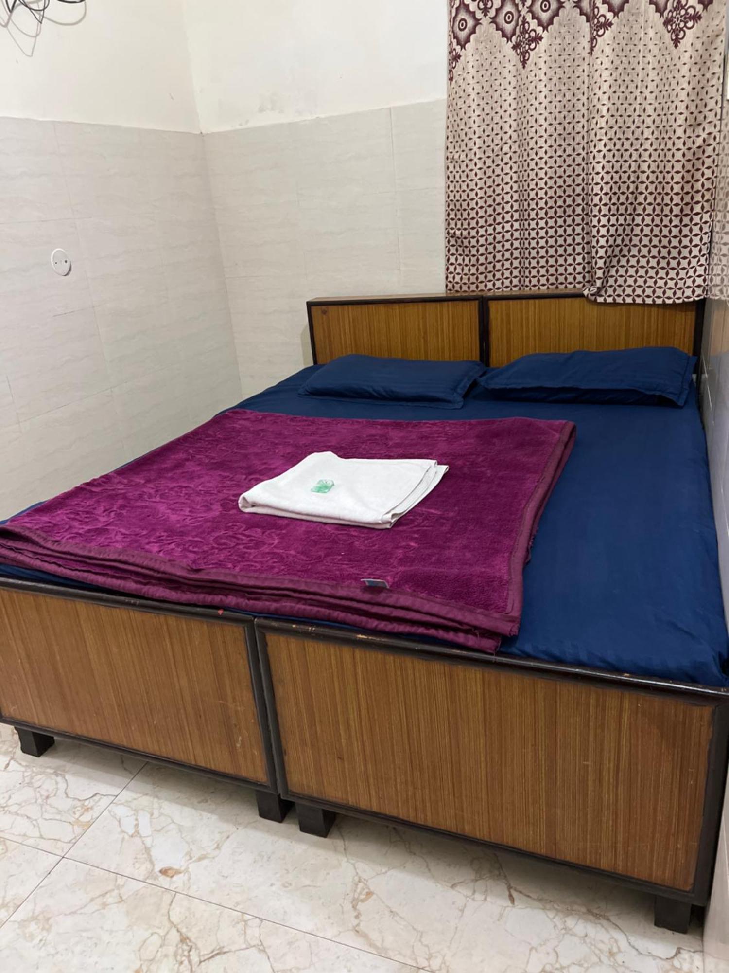 Raja Guest House -- Jalandhar Railway Station -- For Family, Couples, Travellers Zewnętrze zdjęcie