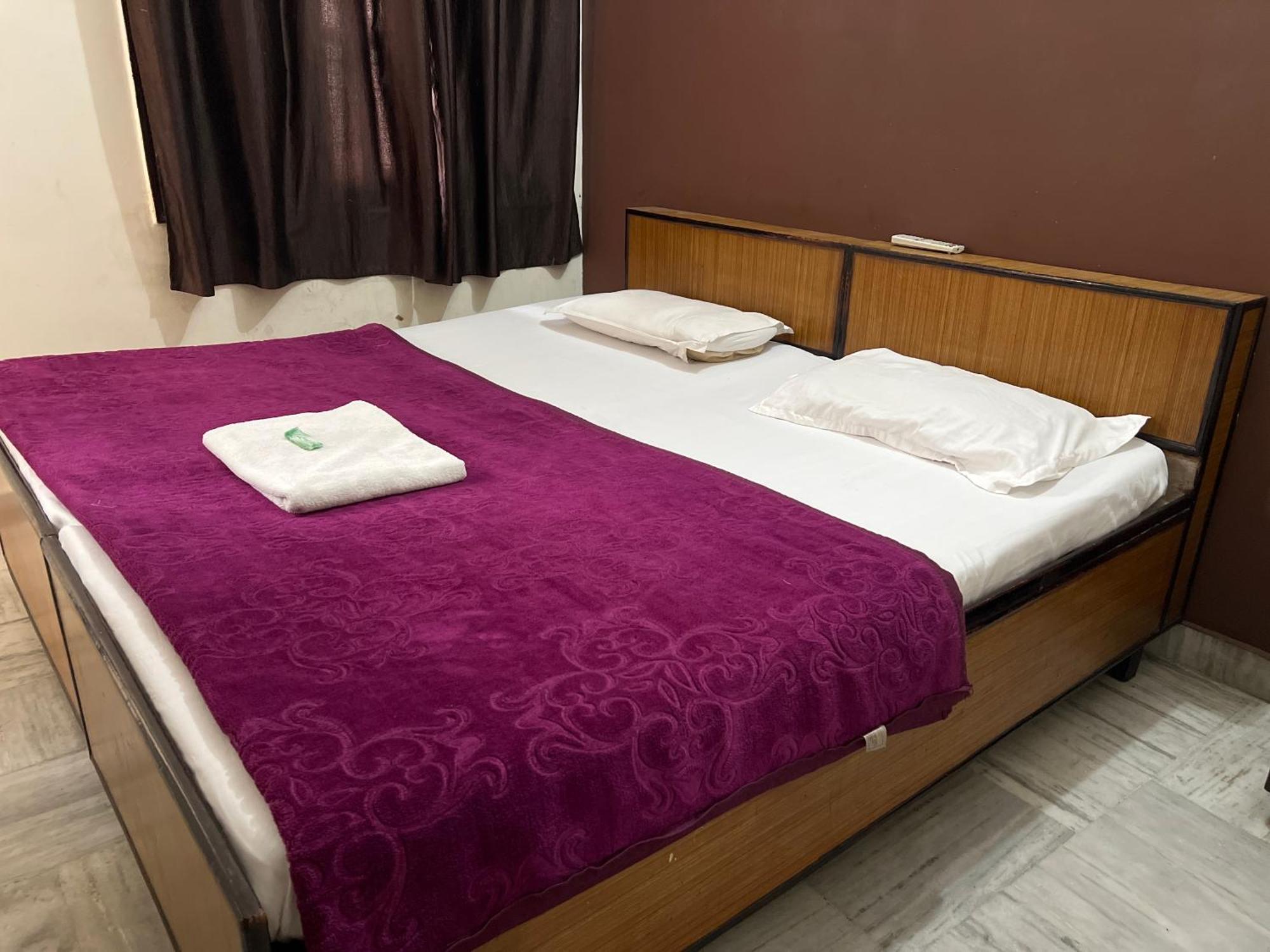 Raja Guest House -- Jalandhar Railway Station -- For Family, Couples, Travellers Zewnętrze zdjęcie