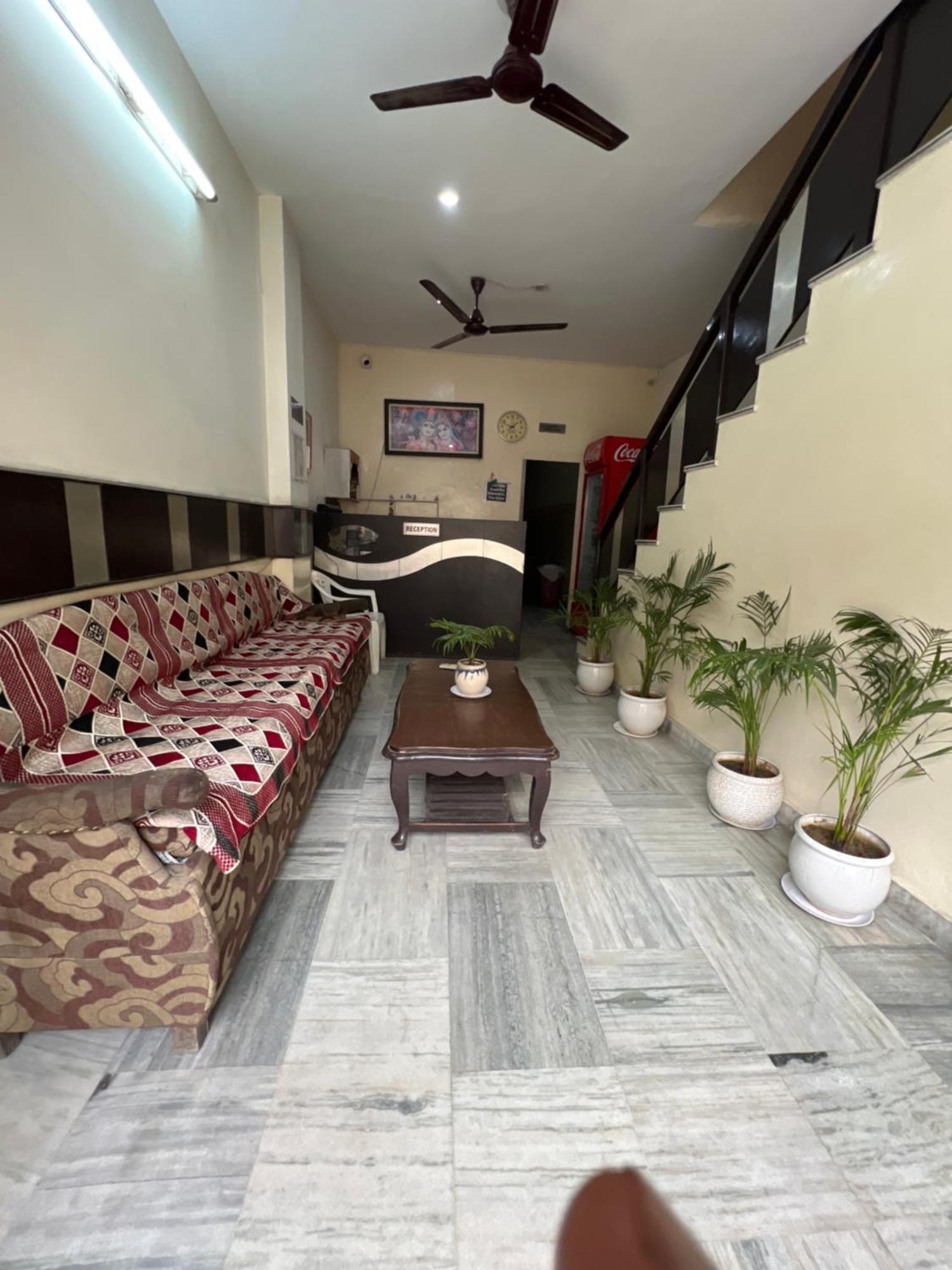 Raja Guest House -- Jalandhar Railway Station -- For Family, Couples, Travellers Zewnętrze zdjęcie