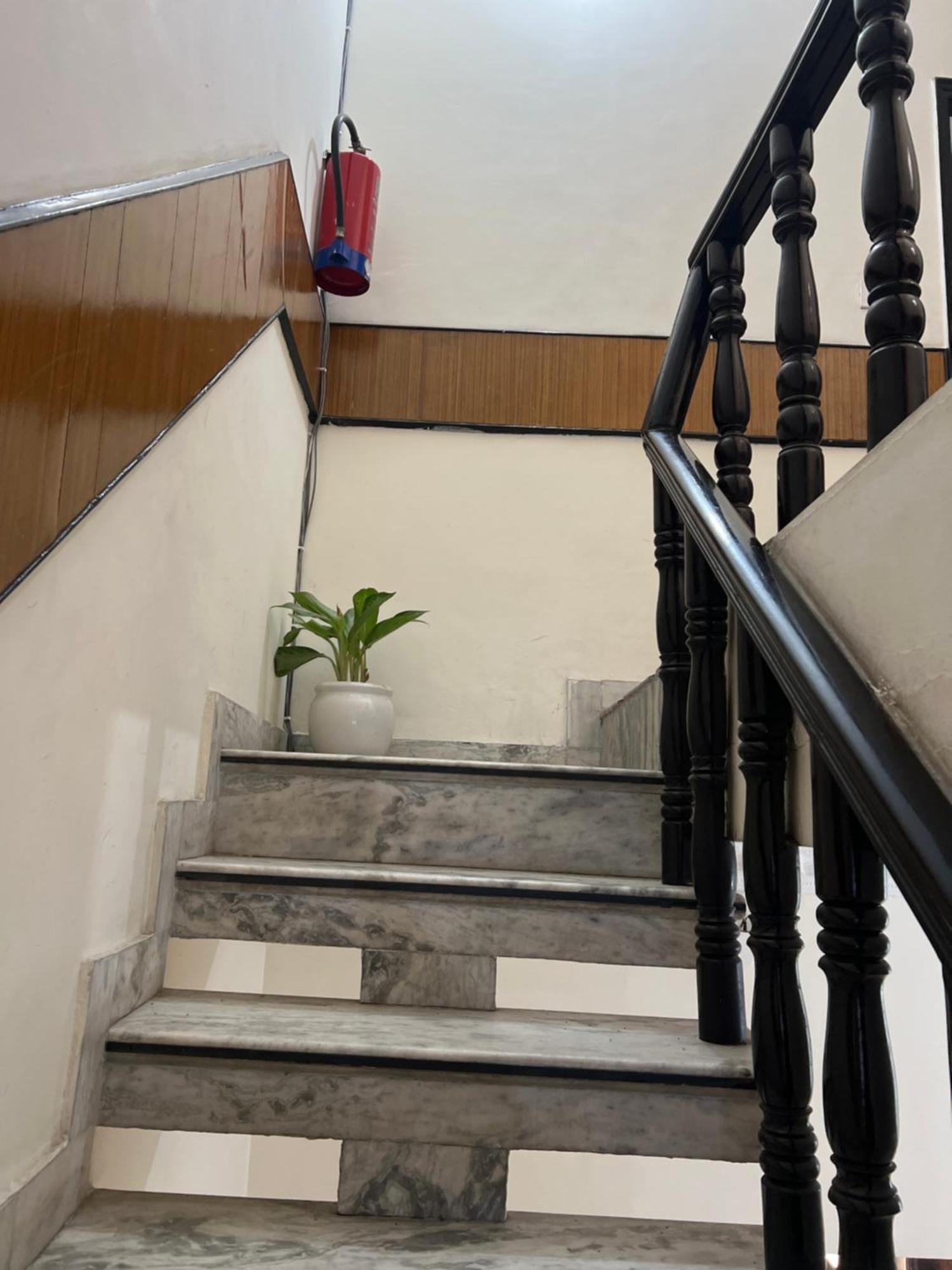Raja Guest House -- Jalandhar Railway Station -- For Family, Couples, Travellers Zewnętrze zdjęcie