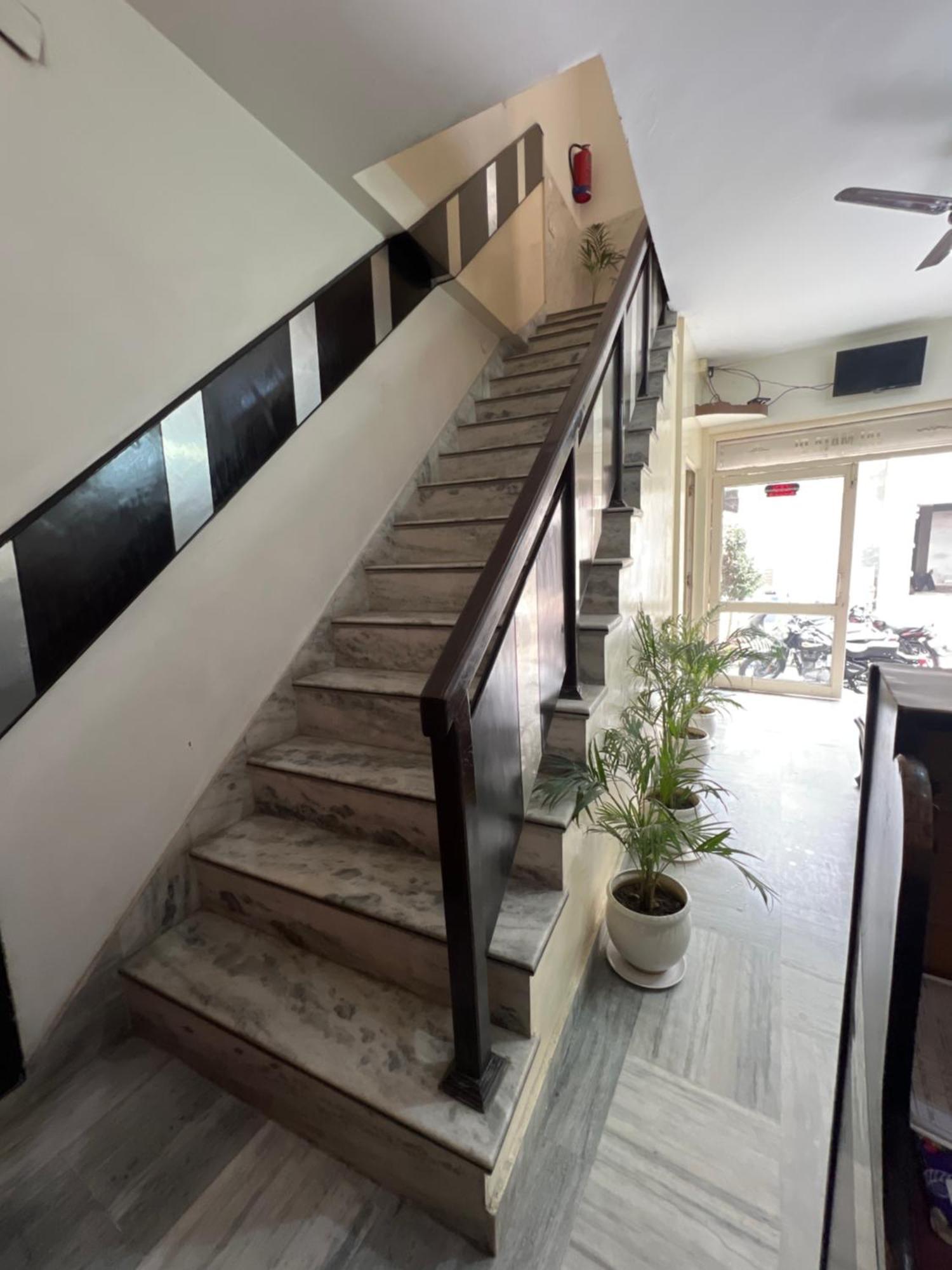 Raja Guest House -- Jalandhar Railway Station -- For Family, Couples, Travellers Zewnętrze zdjęcie