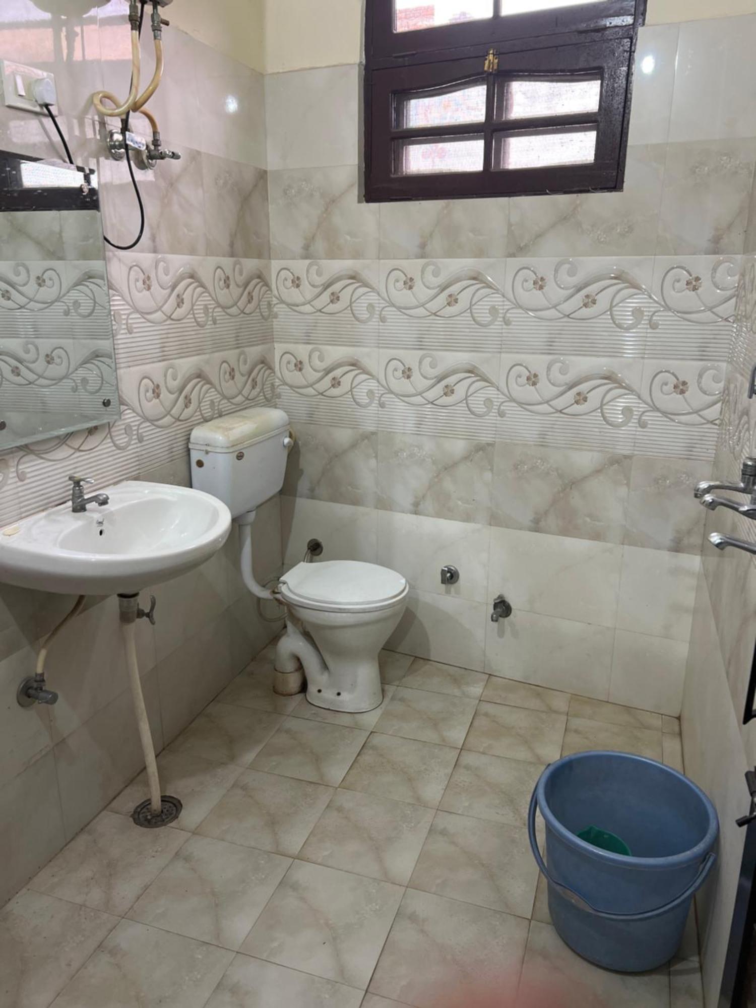 Raja Guest House -- Jalandhar Railway Station -- For Family, Couples, Travellers Zewnętrze zdjęcie