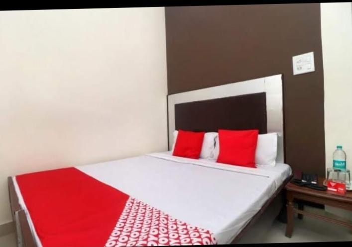 Raja Guest House -- Jalandhar Railway Station -- For Family, Couples, Travellers Zewnętrze zdjęcie