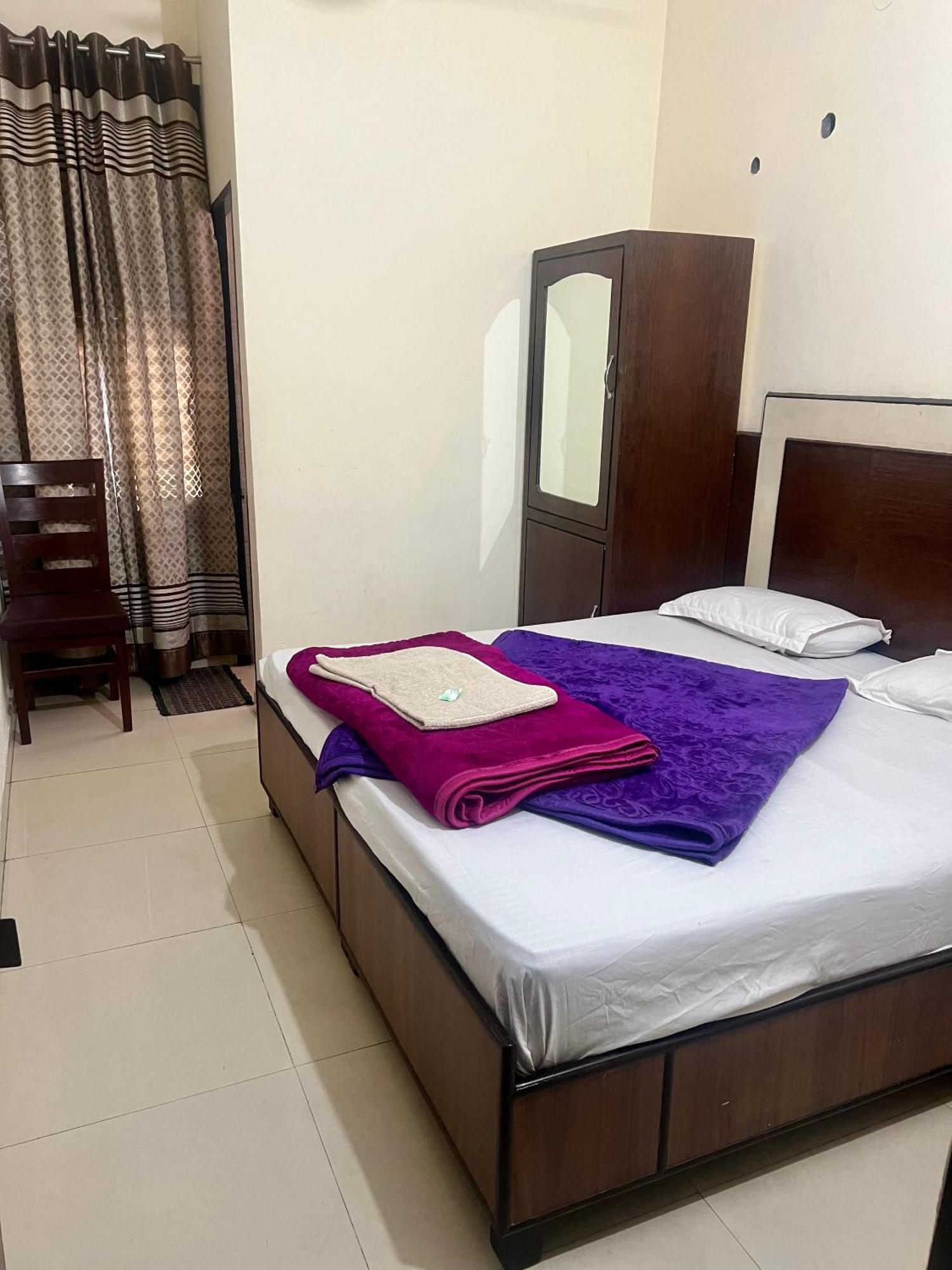 Raja Guest House -- Jalandhar Railway Station -- For Family, Couples, Travellers Zewnętrze zdjęcie